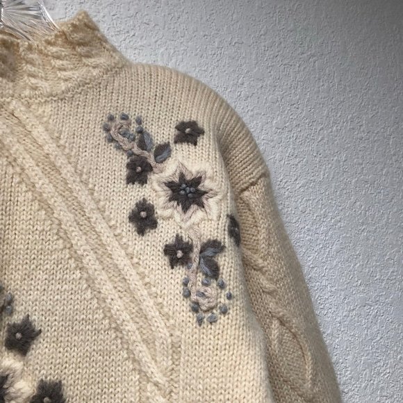 Vintage cream grey floral knit mock neck sweater - Picture 3 of 5